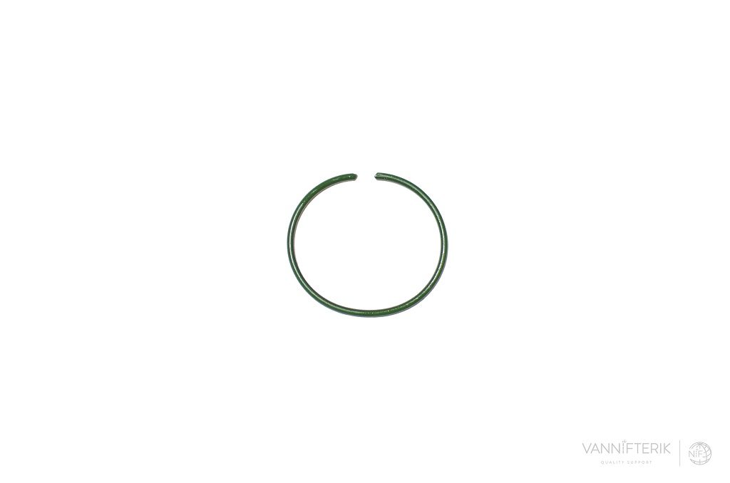 Green carnation ring